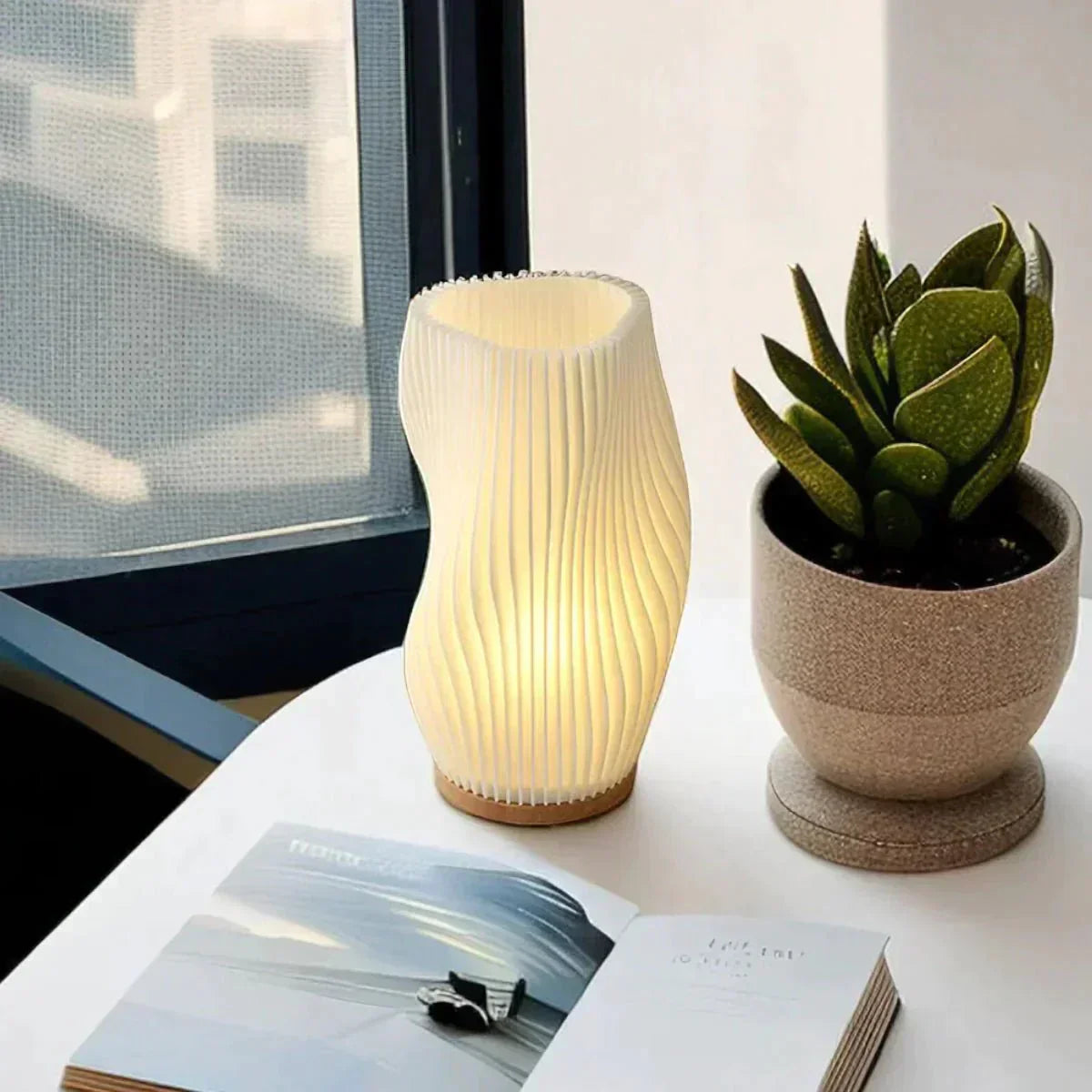 Contemporary USB Dimming Desk Lamp