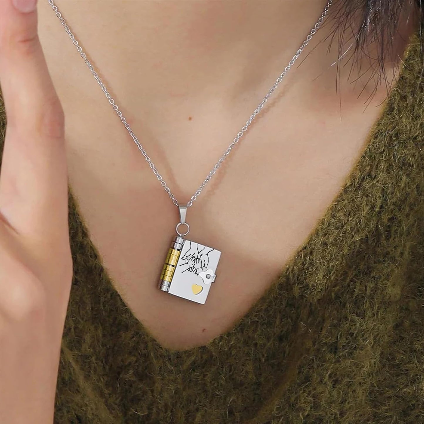Sentimental Photo Pendant Necklace with Heartfelt Message