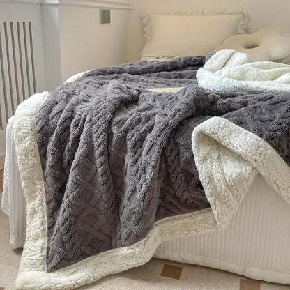 Plush Fleece Throw Blanket, Warm and Lightweight