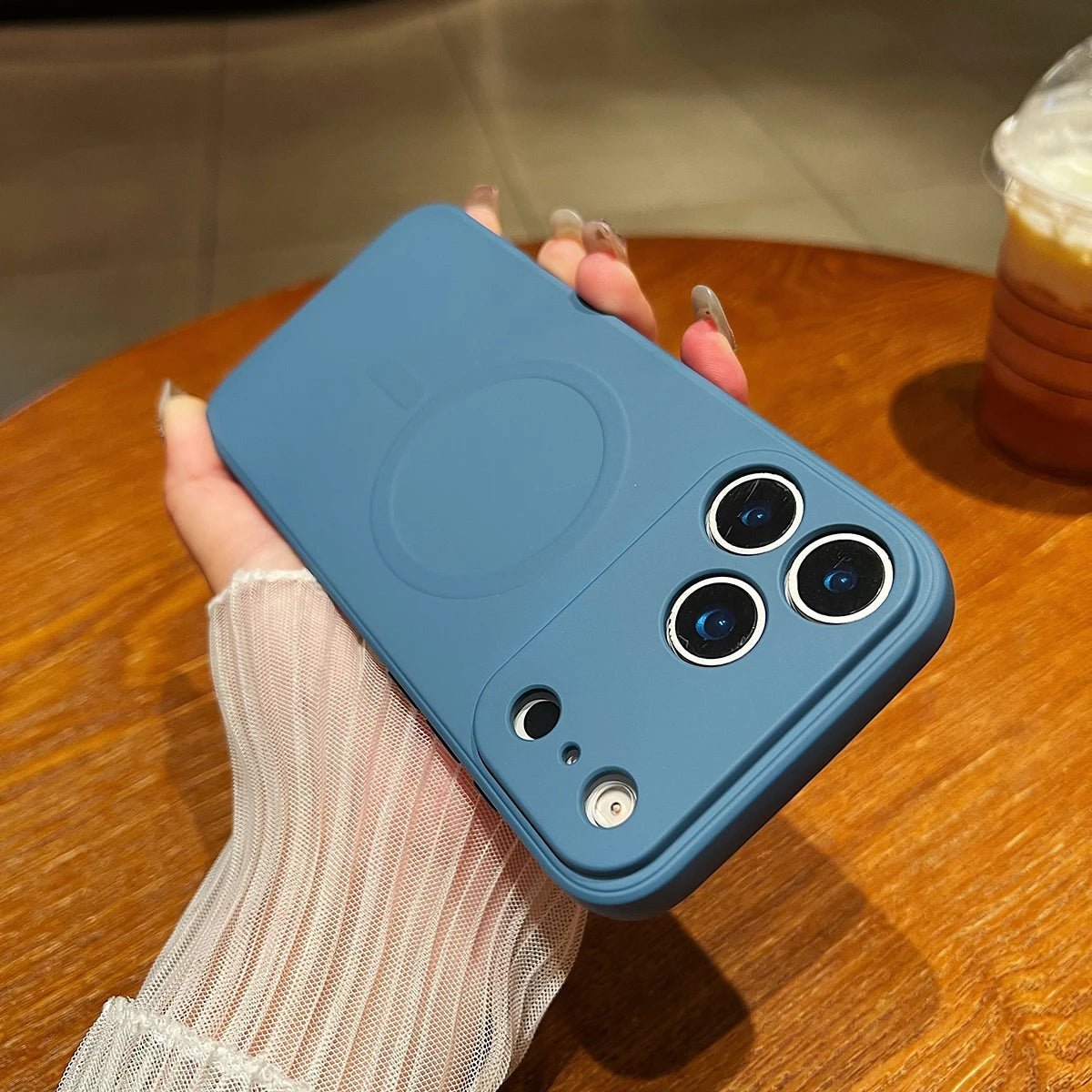 Flexible Magnetic Silicone iPhone 17 Case