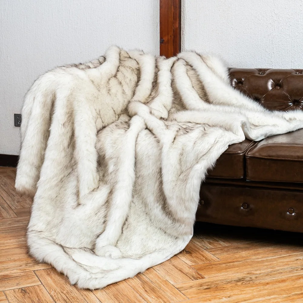 Cozy Fleece Winter Blanket with Soft Fur Trim - Cofik