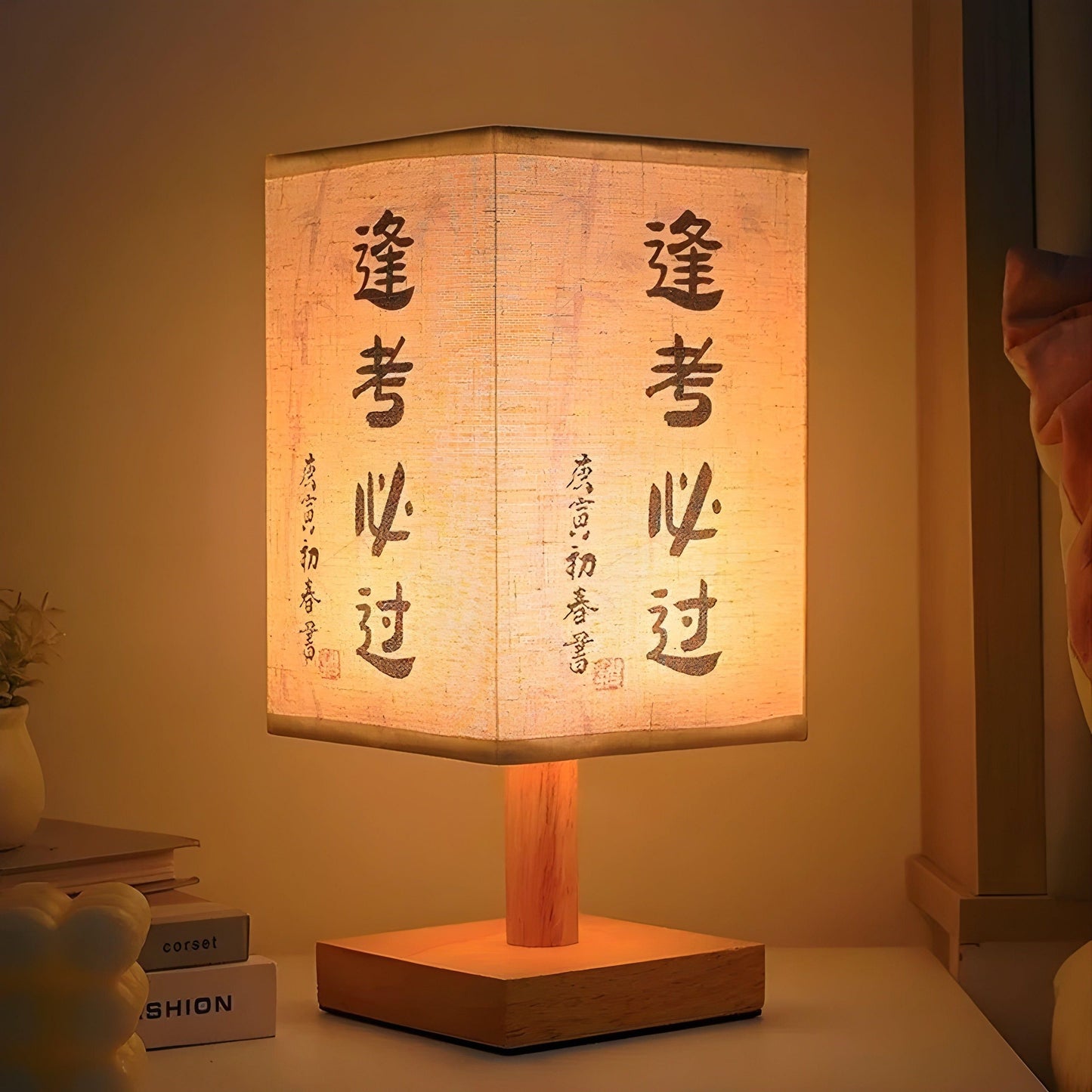 Elegant Chinese Table Light