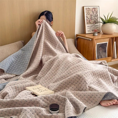 Matelassé Seersucker Reversible Cotton Blanket
