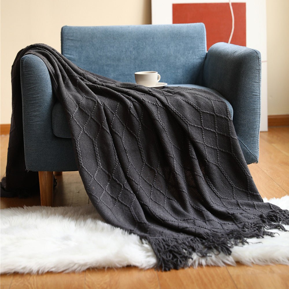 Cozy Geometric Pattern Throw Blanket