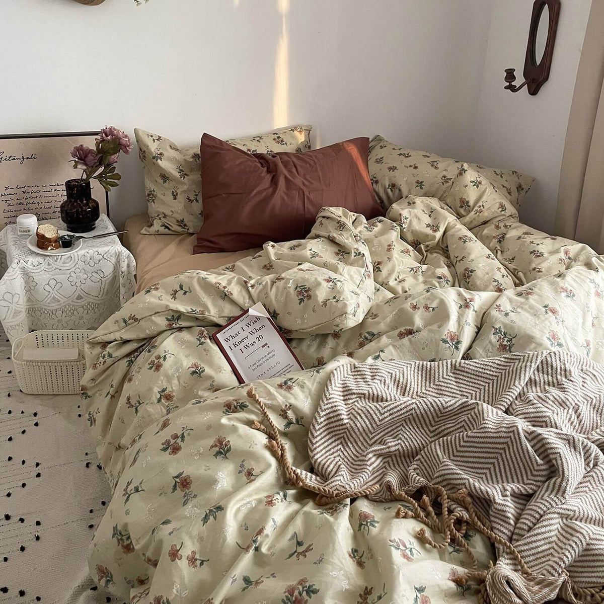 Old-Fashioned Floral Bedding Set