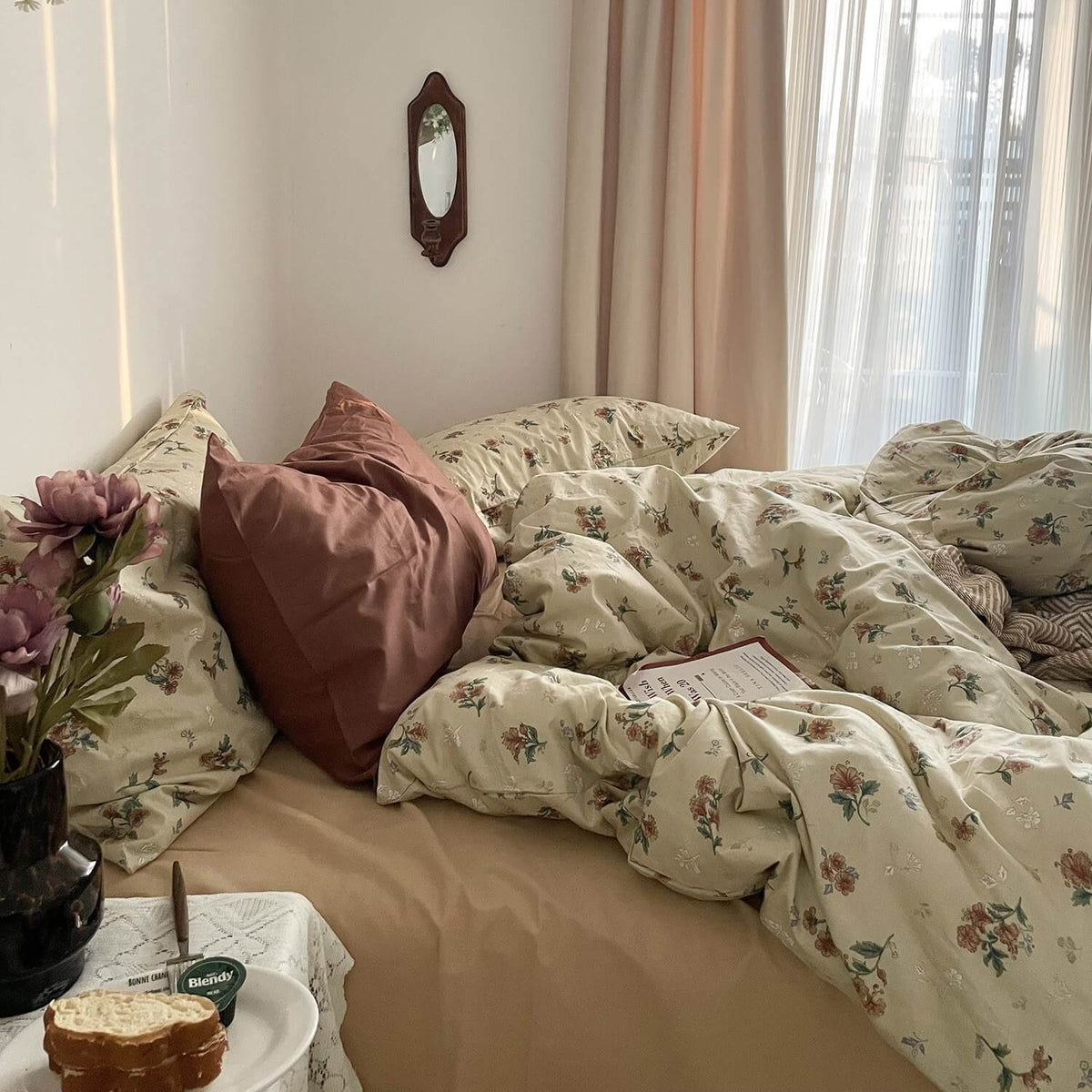 Old-Fashioned Floral Bedding Set
