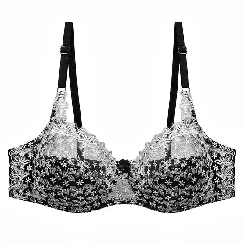 Plus-size push-up bra in embroidered lace