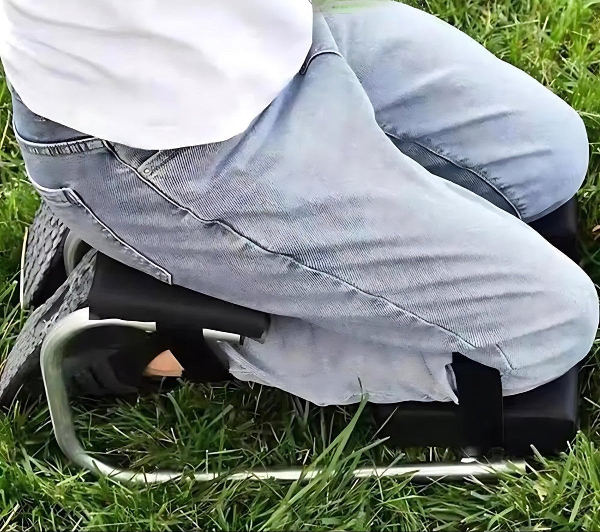 Compact Folding Garden Kneeler and Seat