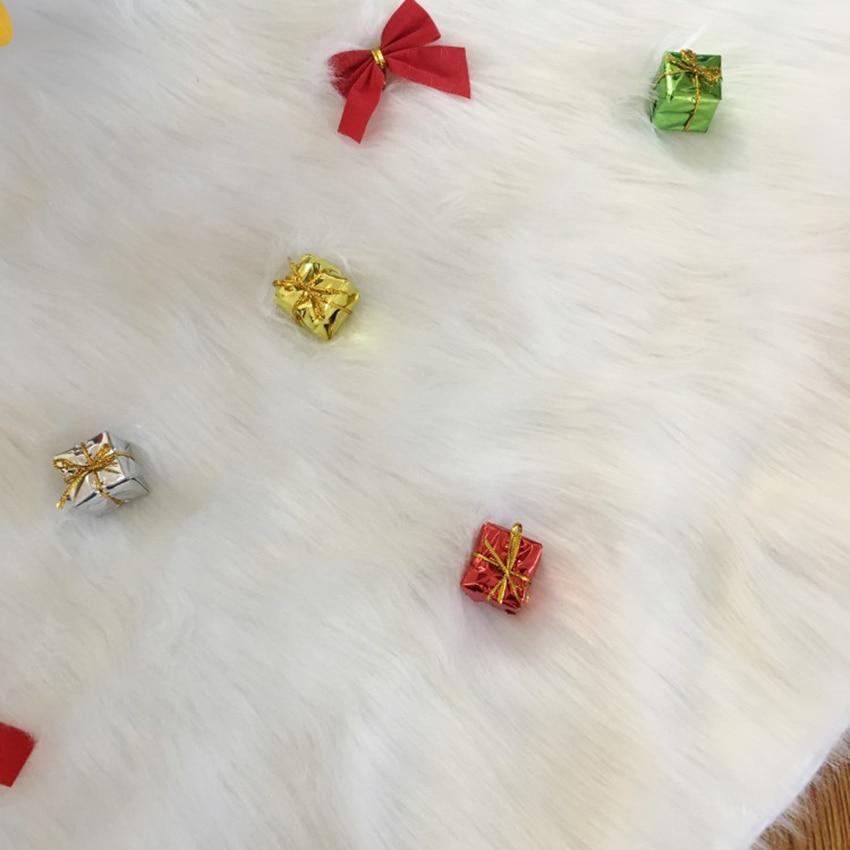 Plush Holiday Tree Mat Cover