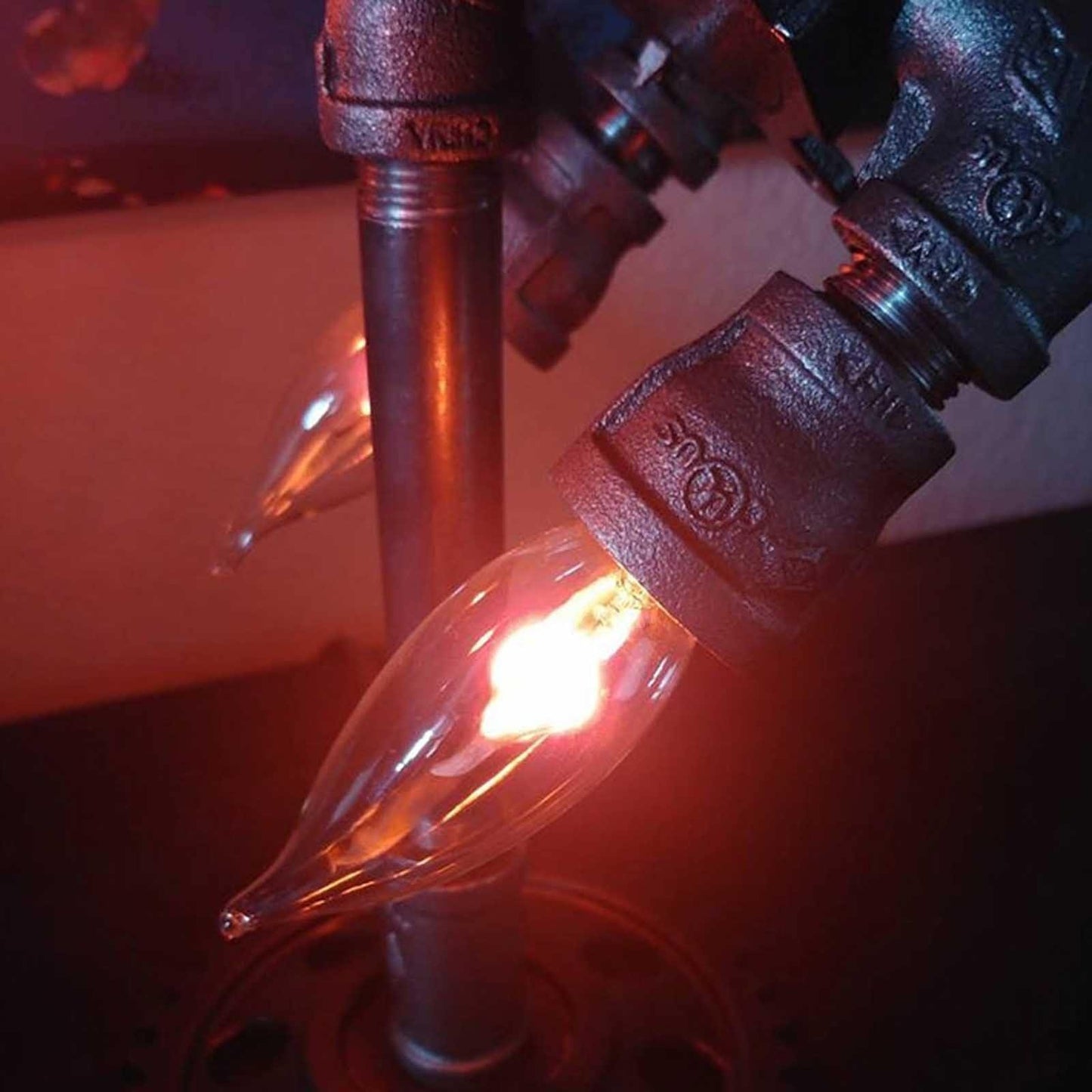 Edgy Metal Retro Table Lamp