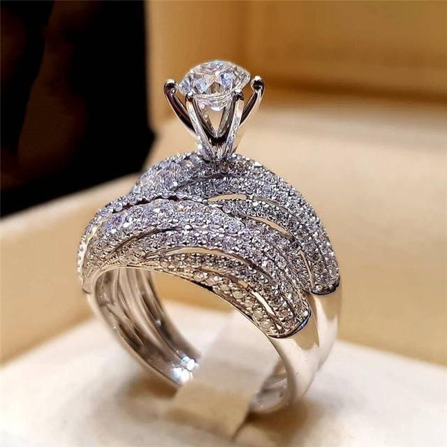 Luxurious Diamond Bridal Ring Set