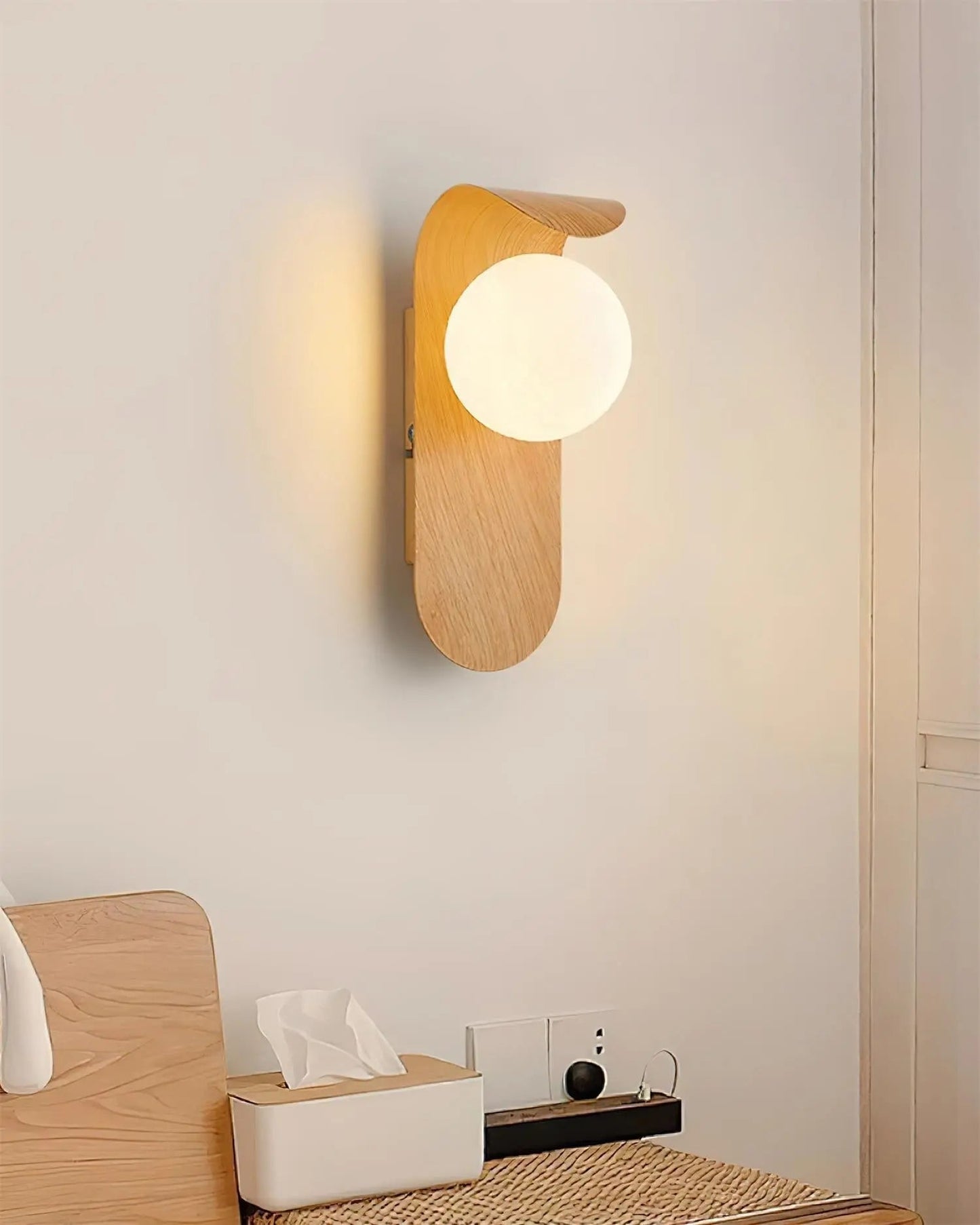 Elegant Contemporary Wall Light Fixture