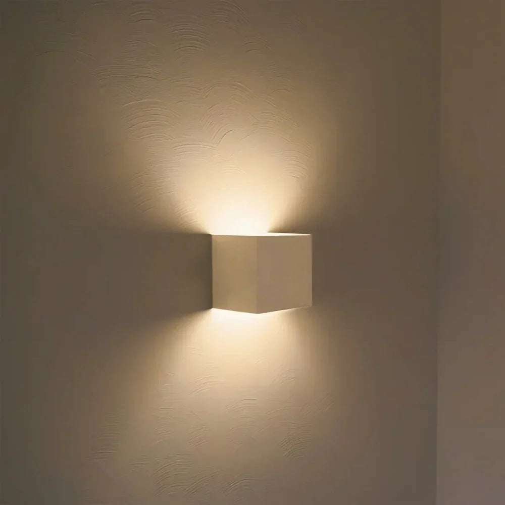 Sleek Metal LED Wall Light Noxord