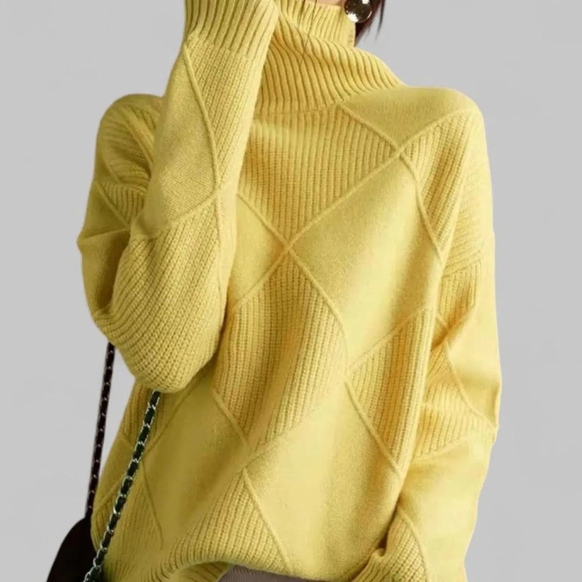 Women's Oversized Diamond-Knit Turtleneck Sweater